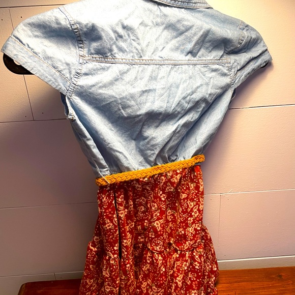 Casual Denim and Floral Dress - Picture 2 of 3